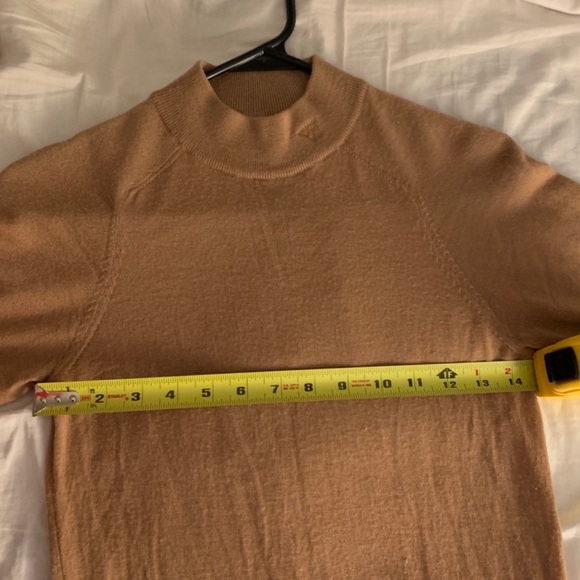 EUC Wood Wood Brown Mockneck Sweater with Black Contrast Sleeve Piping in Small - Picture 8 of 9